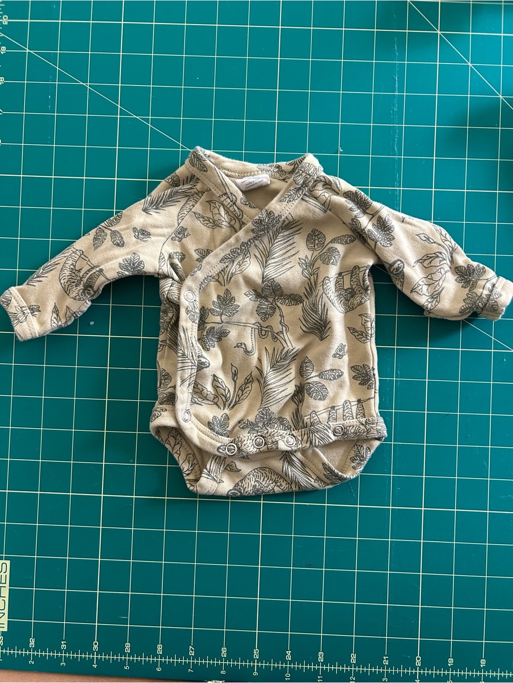Kate Quinn Botanical Print Baby Kimono Bodysuit size NB